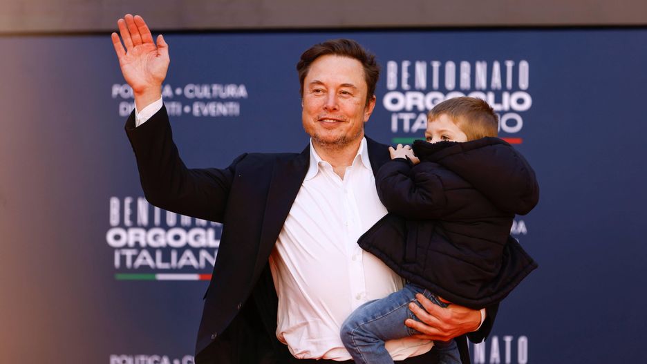 Elon Musk we Włoszech. Powitali go jak "gwiazdę rocka"