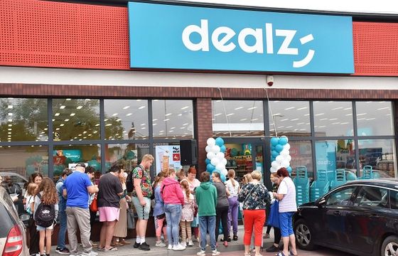 Dealz ma 250 sklepów w Polsce. Nowym pomysłem powalczy z Żabką