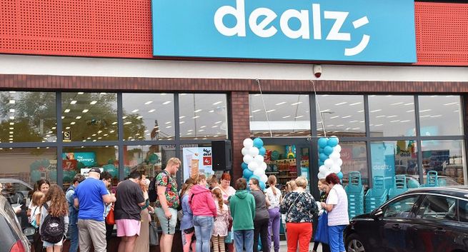 Dealz ma 250 sklepów w Polsce. Nowym pomysłem powalczy z Żabką