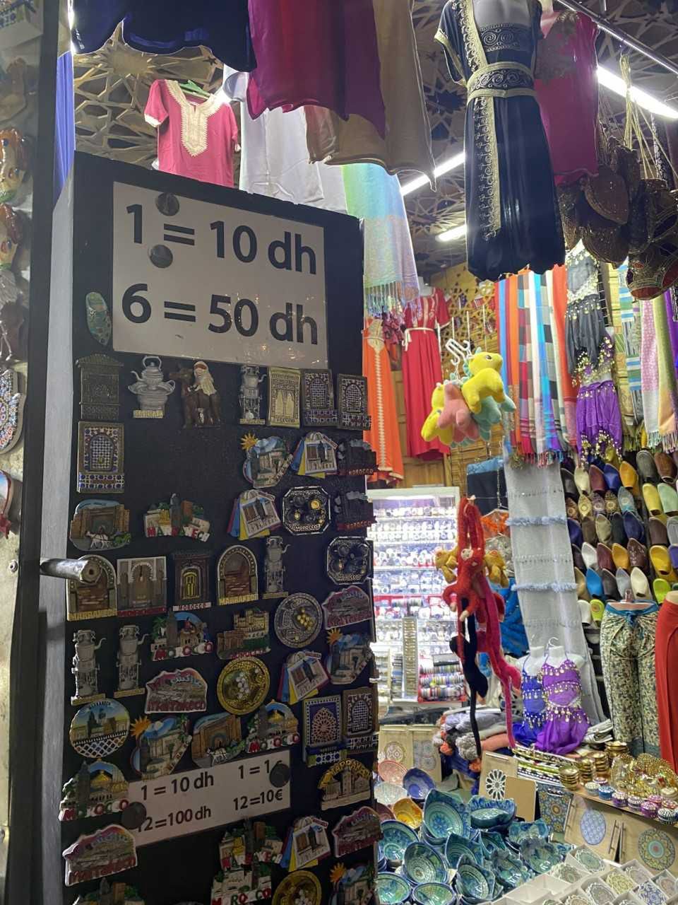 Magnesy i inne typowo turystyczne pamiątki 