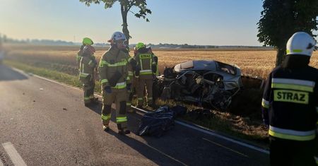 Dramatyczny wypadek pod Płockiem. Kierowca BMW został zmiażdżony