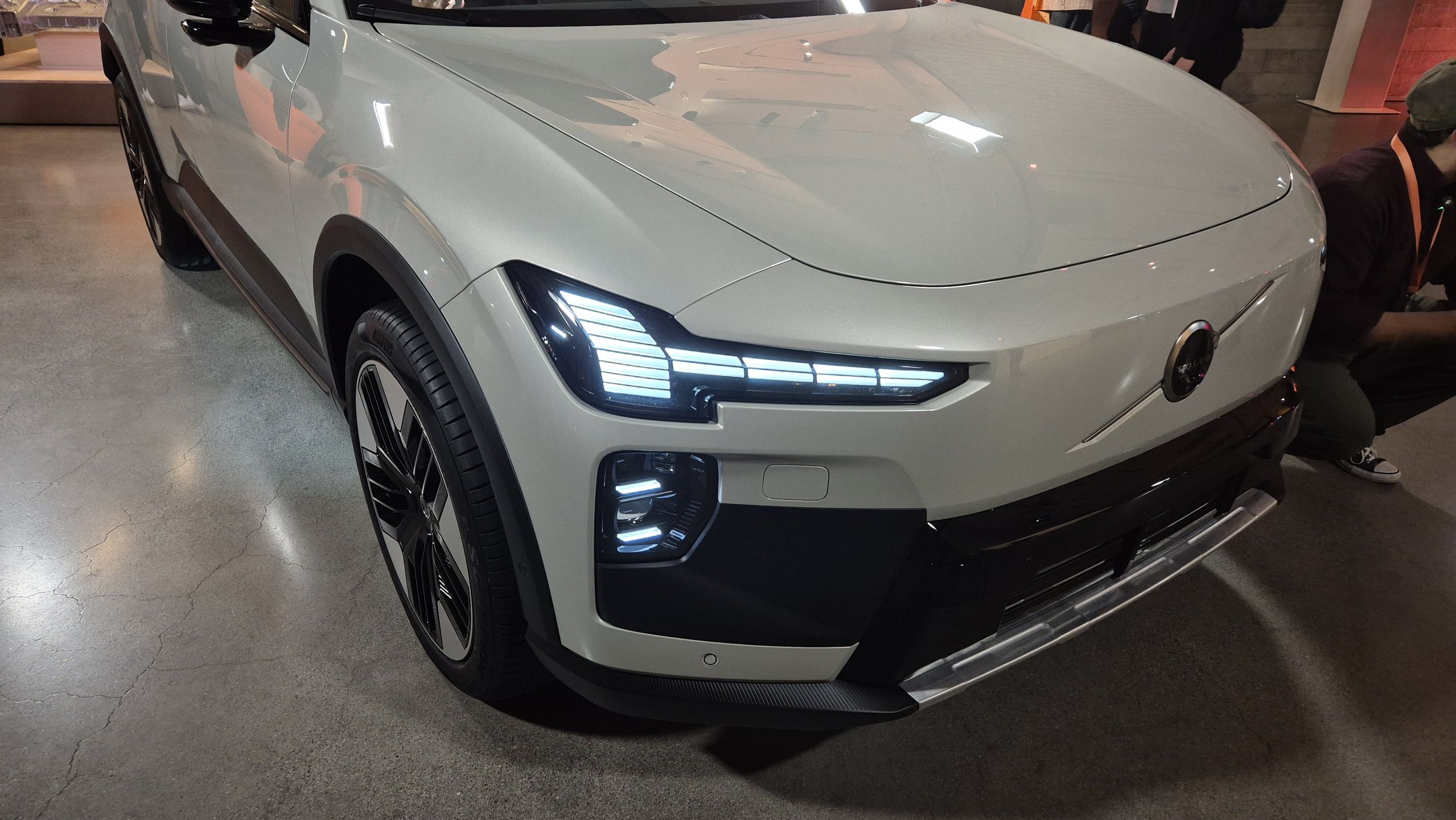 Volvo EX60 Cross Country