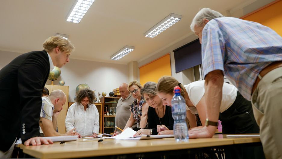 Wybory prezydenckie 2025 - liczenie g?os�w
Fot. Julian Sojka/East News, 01.06.2025. Druga tura wyborow prezydenckich 2025 - komisje wyborcze. Otwarcie urn wyborczych i liczenie glosow w Obwodowej Komisji Wyborczej nr 145 w Lodzi.
Julian Sojka