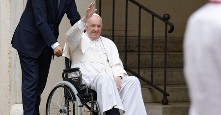 Decyzje papieża Franciszka. Watykan huczy od plotek