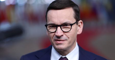 Wysokie ceny paliw winą rządu? Były minister nie ma złudzeń