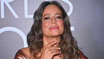 Anna Mucha na plaży prezentuje wypięte pośladki. Internauci są zmieszani: "Trochę przerażające, nie czaję takich zdjęć" (FOTO)