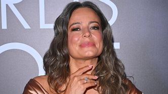 Anna Mucha na plaży prezentuje wypięte pośladki. Internauci są zmieszani: "Trochę przerażające, nie czaję takich zdjęć" (FOTO)