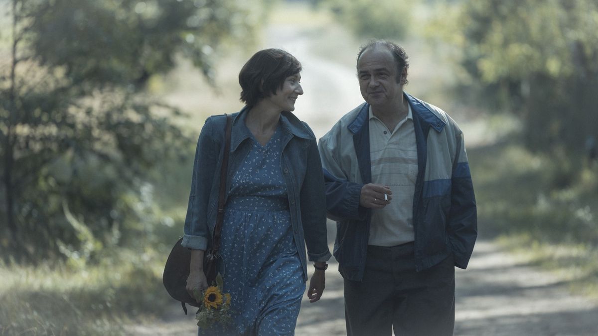 Arkadiusz Jakubik jako Jacek Kuroń i Magdalena Popławska