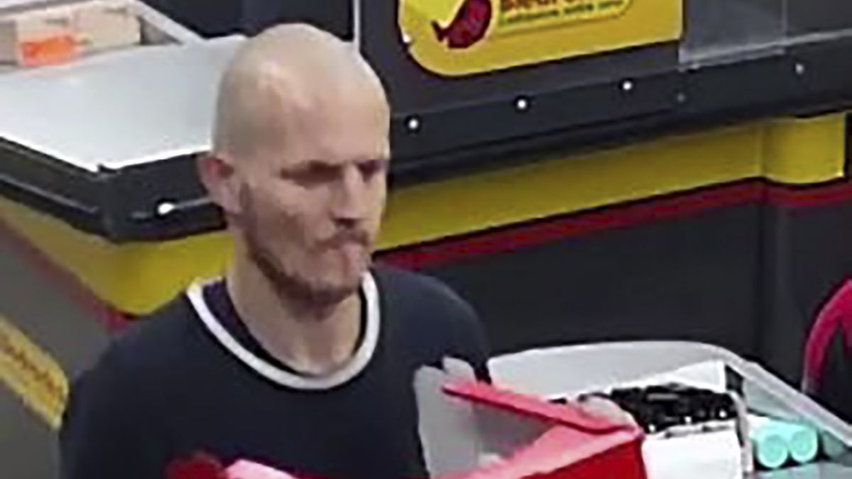 Złodziej wyniósł ze sklepu dwa kartony skarpet warte ok. tysiąc złotych