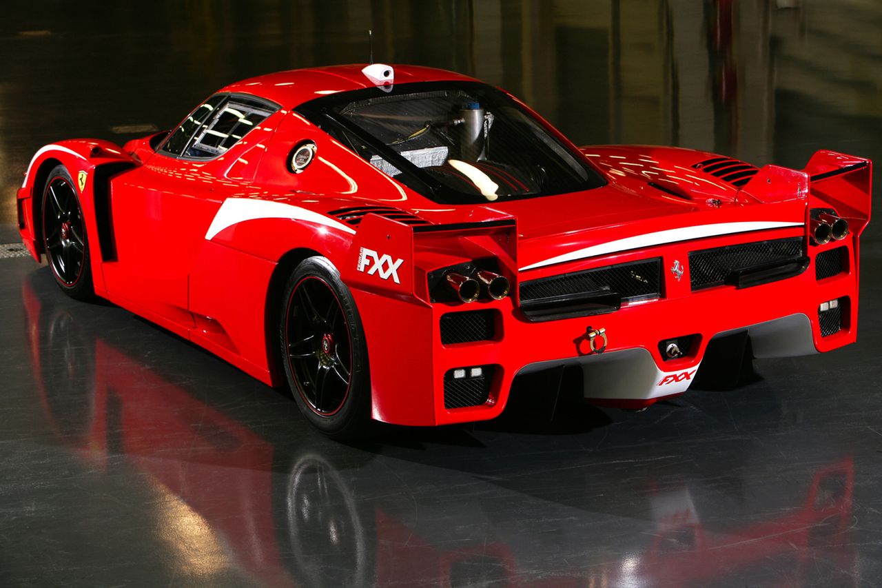 Ferrari FXX (fot. dancehallareaz.com)