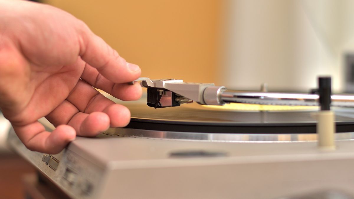 gramofon winyl płyta winylowa igła ramię gramofonu