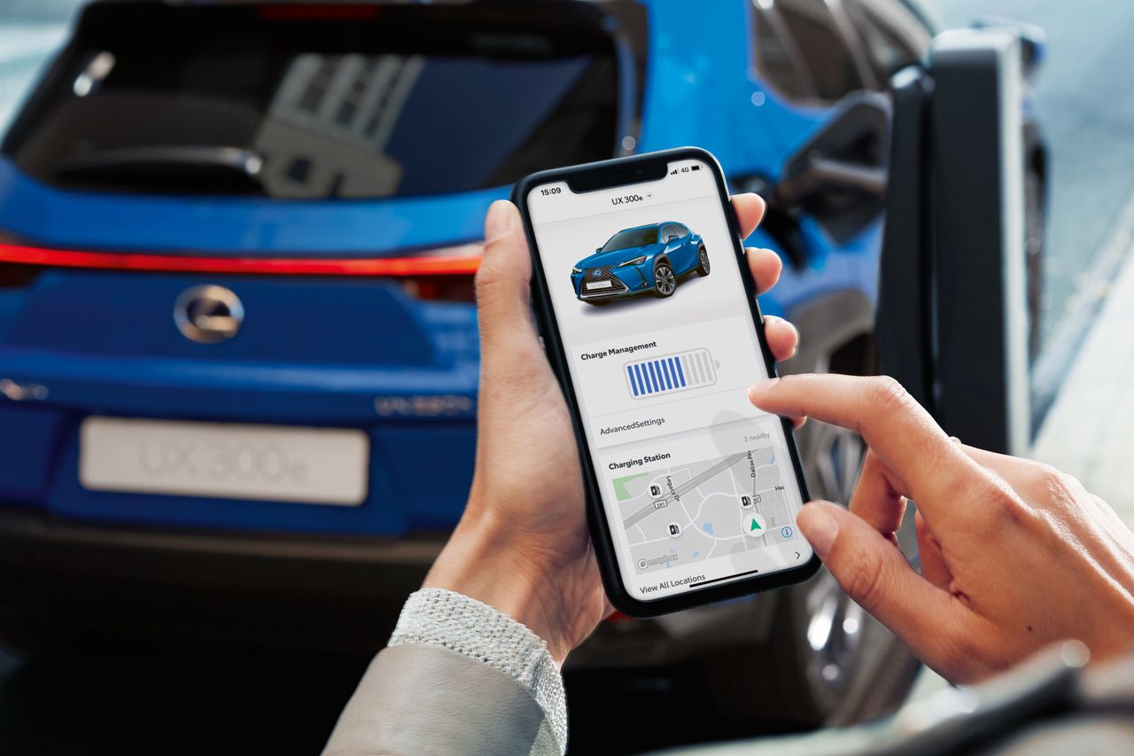 Aplikacja pozwoli nie tylko sprawdzić stan baterii i zasięg, ale także ustawić klimatyzację przed dotarciem do auta