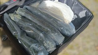 Toruń: Ponad dziesięć kilogramów mefedronu i amfetaminy w walizkach