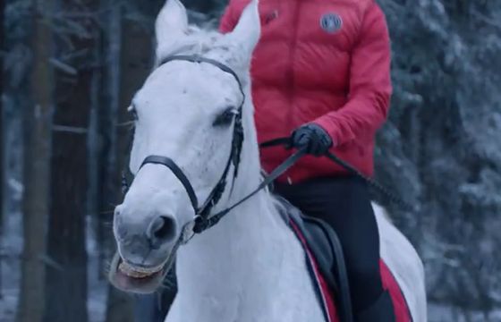 Zimowa jazda konna w pierwszej reklamie sklepów Decathlon autorstwa PZL (wideo)