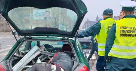 Był tak "zmęczony", że zasnął w bagażniku. Obywatelskie zatrzymanie w Łodzi