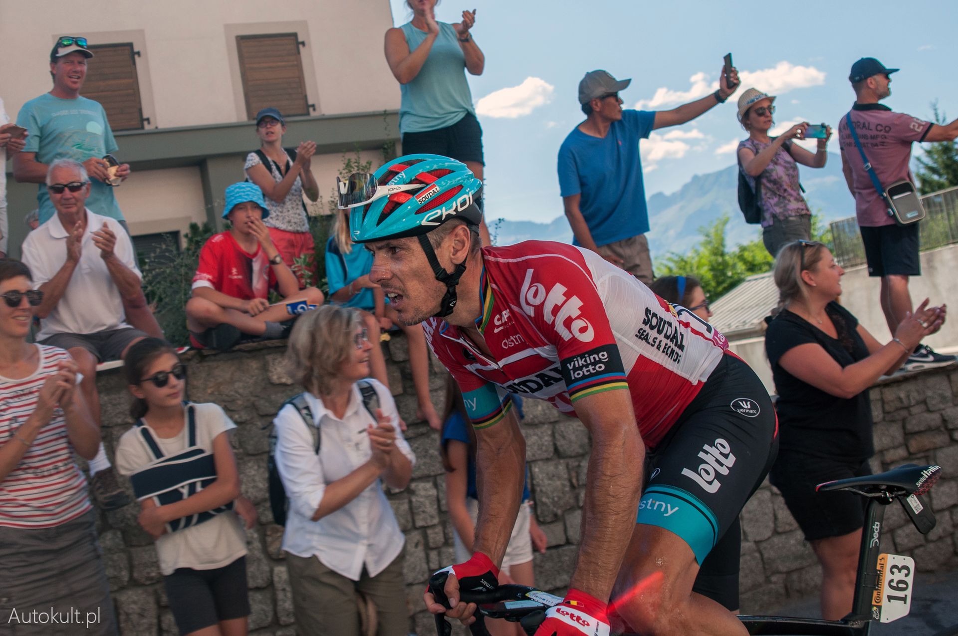 Philippe Gilbert (Lotto Soudal), medalista szosowych mistrzostw świata i zwycięzca UCI World Tour. Tutaj podczas ostatniej wspinaczki tego dnia, morderczego podjazdu trwającego niemal 20 km z małymi przerwami.
