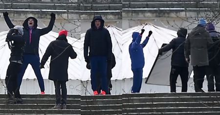 Karolak w kolejnej komedii romantycznej! Naśladuje Rocky'ego...