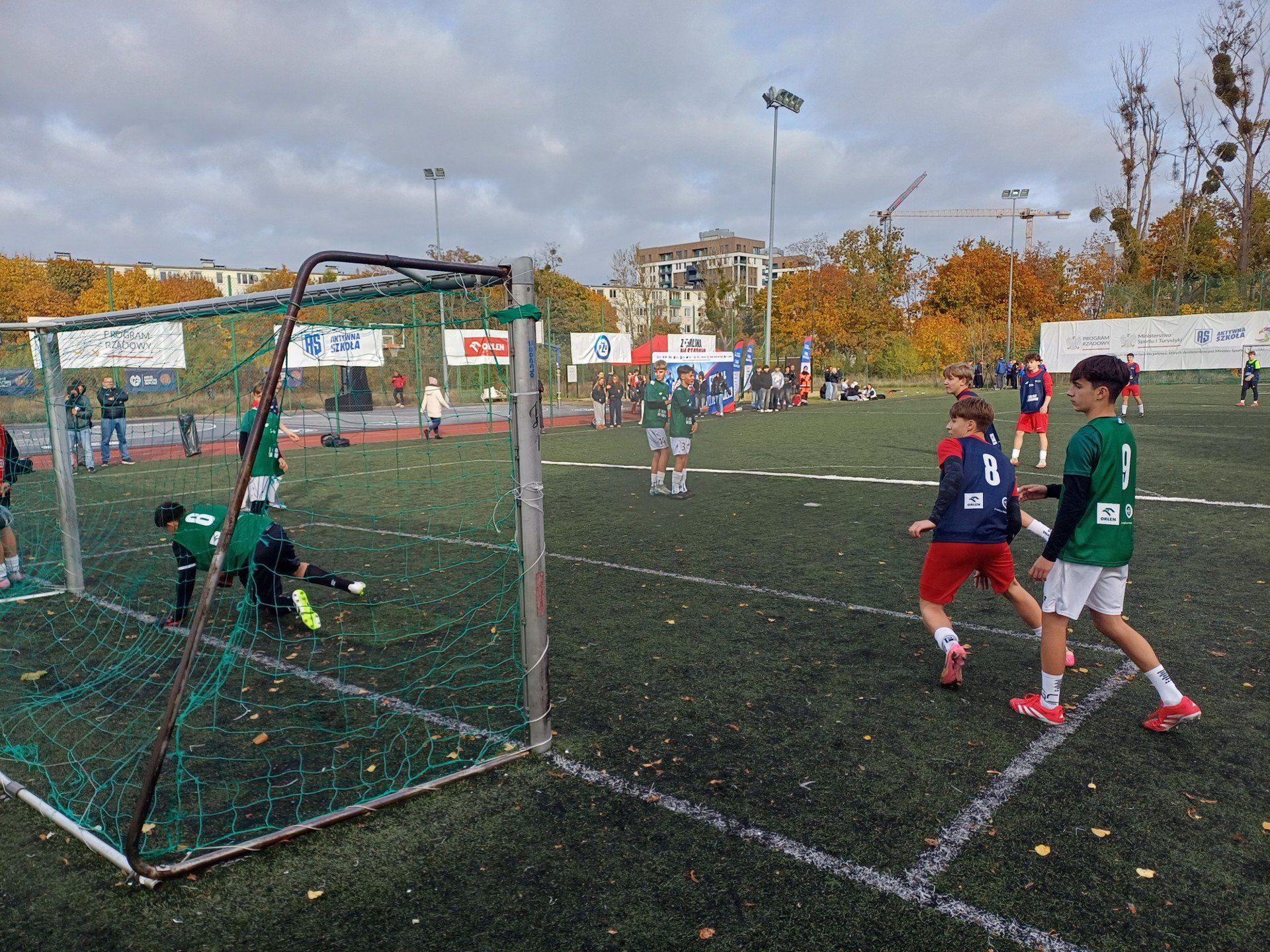Finał makroregionalny turnieju piłkarskiego &#34;Z Orlika na Stadion&#34; chłopców rocznika U-15 na Orliku przy 21 Sportowym Liceum Ogólnokształcącym w Gdańsku (29.10.2025)