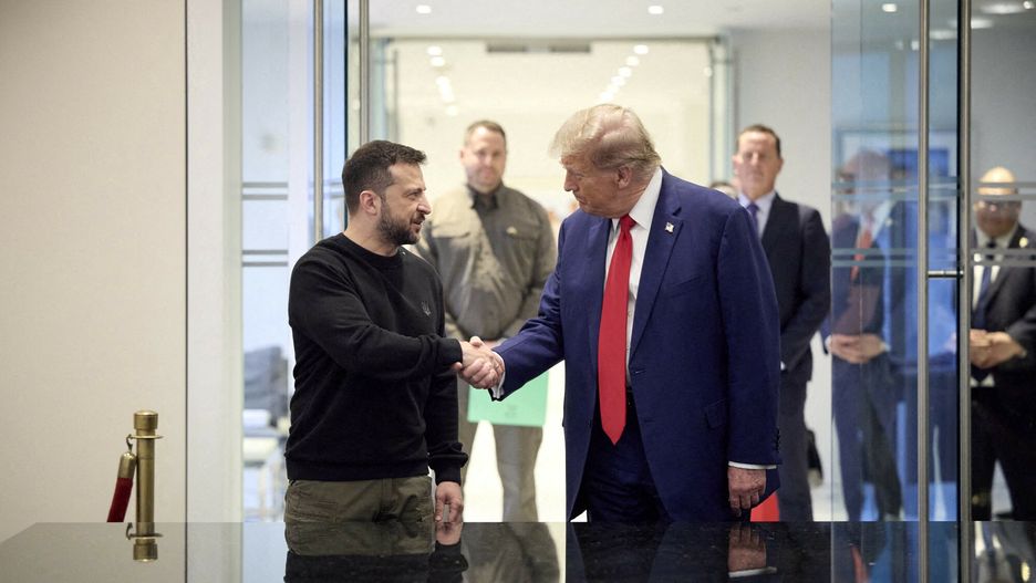 Archiwum zagraniczne East News 2024-11
Handout photo dated September 27, 2024 shows Ukrainian President Volodymyr Zelensky (L) and Republican presidential nominee former US President Donald Trump, meeting in New York City, NY, USA. President Volodymyr Zelensky congratulated Donald Trump on his expected victory in the U.S. presidential election, voicing hopes for "strong bipartisan support for Ukraine in the United States." "Congratulations to Donald Trump on his impressive election victory!" Zelensky said on X. Trump is on the brink of victory, with only a few electoral votes left to clinch the needed 270, leaving the chances of Democratic candidate Vice President Kamala Harris increasingly slim. Photo by Ukrainian Presidency via ABACAPRESS.COM
ABACA