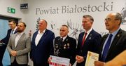 Białystok: Powiatowe dotacje dla jednostek OSP. Druhowie odebrali symboliczne czeki