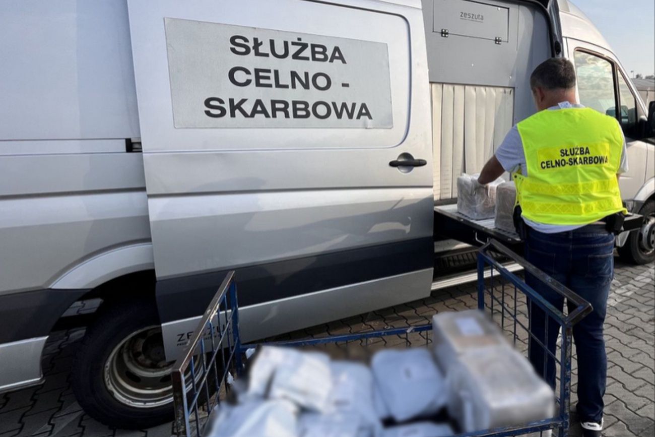 Przemyt warty 76 tys. zł. Oto co znaleźli w przesyłkach kurierskich