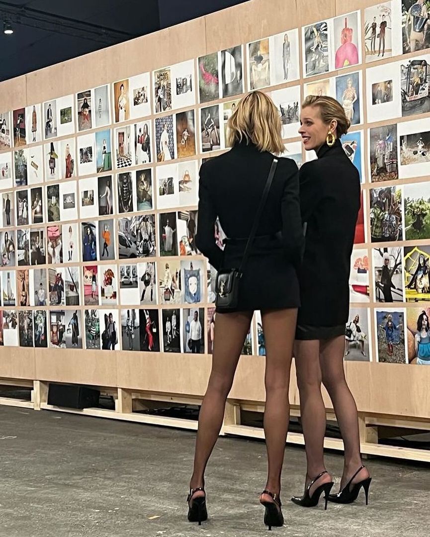 Anja Rubik na wystawie niemieckiego fotografa sztuki