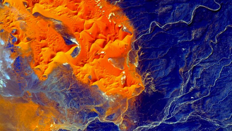 Czy Sahara może być niezwykle kolorowa? Tak, na zdjęciach z kosmosu 1