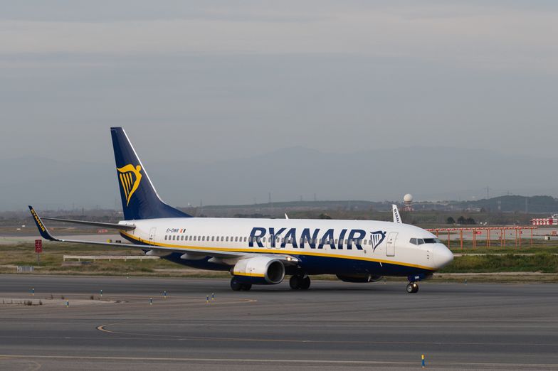MADRID, SPAIN - 2024/01/29: A Ryanair commercial flight in a runway of Adolfo Suarez Madrid-Barajas Airport. (Photo by Marcos del Mazo/LightRocket via Getty Images)