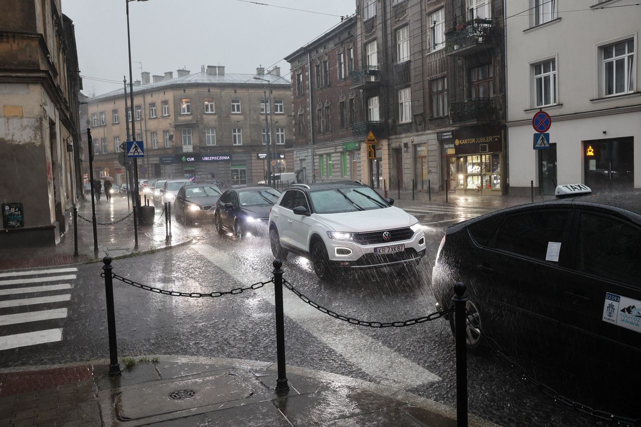 Kraków: Burze nie oszczędziły Urzędu Miasta. W sali przeciekał dach