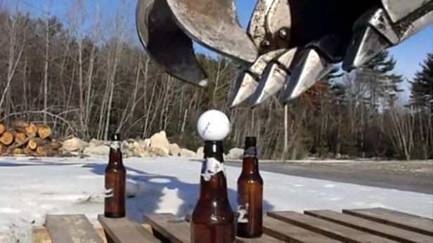 Bobcat Ninja - utalentowany budowlaniec i jego sztuczki z koparką [wideo] 1