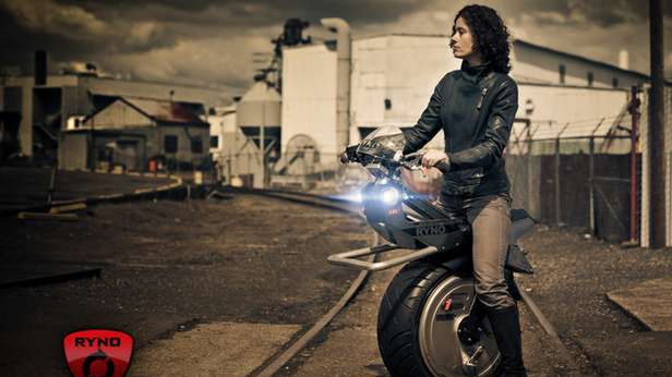 A gdyby tak połączyć motor z Segwayem? Zobacz nietypowy pojazd firmy Ryno 1