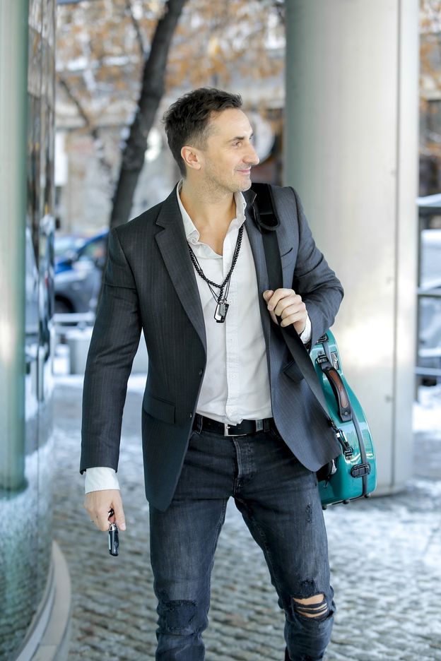 Sebastian Karpiel-Bułecka wstydził się, że ojciec zostawił jego matkę i opuścił rodzinę: "Kłamałem, że wyjechał"