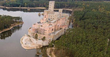 Wojewoda podjęła decyzję ws. pozwolenia na budowę "zamku" w Stobnicy