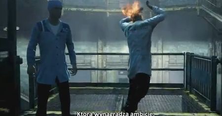 Jak podpalić komuś głowę w Hitman: Rozgrzeszenie?