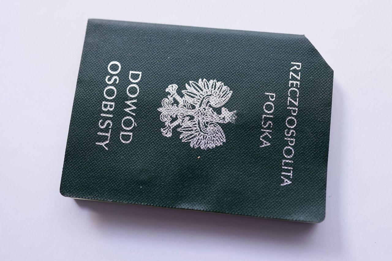 Dlaczego nie powinniśmy wyrzucać starego dowodu?