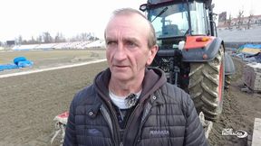 To już tradycja. Prezes przygotowuje tor przed pierwszym treningiem