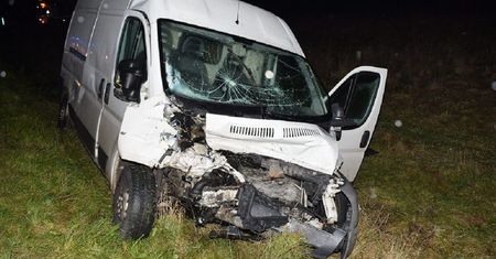 Dwa promile alkoholu i nieustąpienie pierwszeństwa przyczyną wypadku busa i osobówki