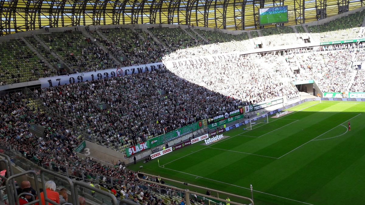 Zdjęcie okładkowe artykułu: Czy dzięki zmniejszeniu ceny biletów, Stadion Energa Gdańsk znów się zapełni?