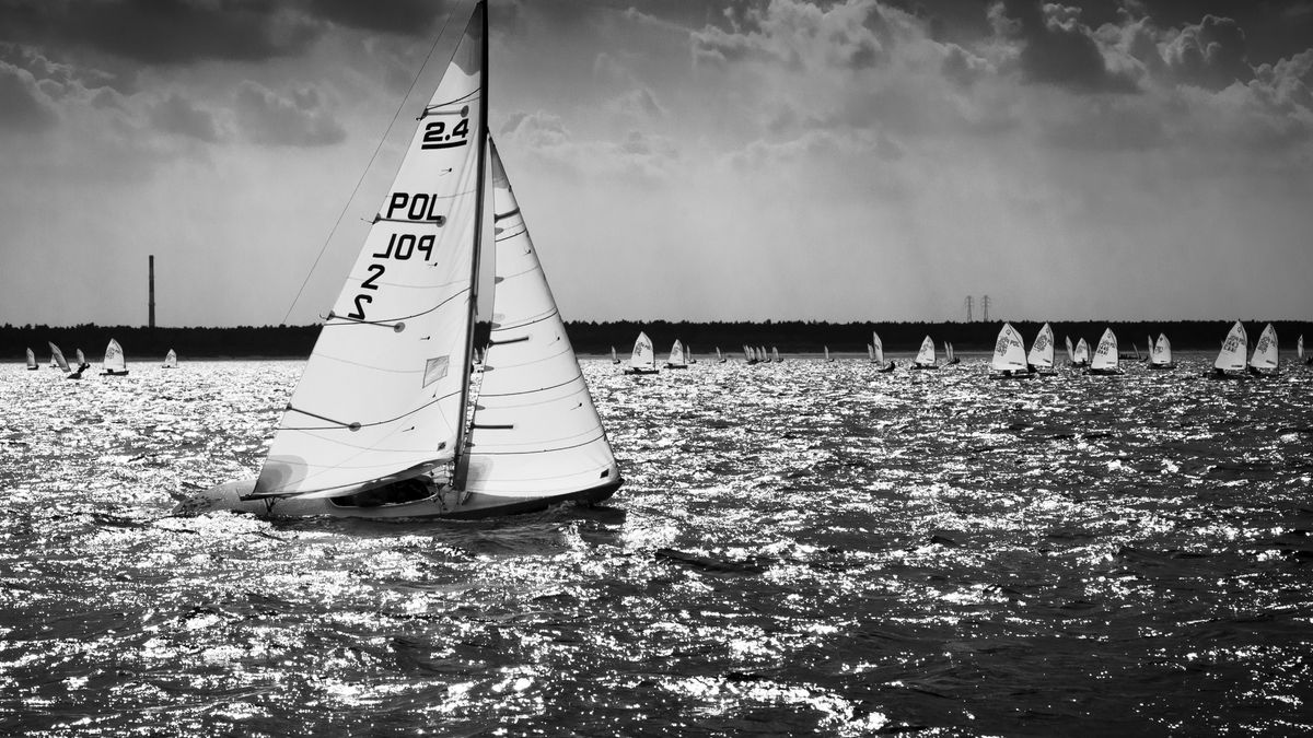 Jacht klasy 24mR (zdjęcie otrzymało 3 miejsce w VI edycji żeglarskiego, fotograficznego konkursu Pantaenius Jacht Foto)