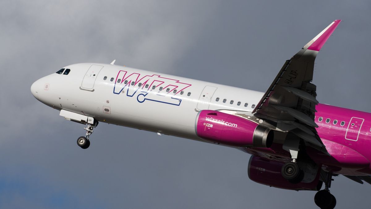 Wizzair zapowiedział we wtorek drastyczne cięcia zatrudnienia