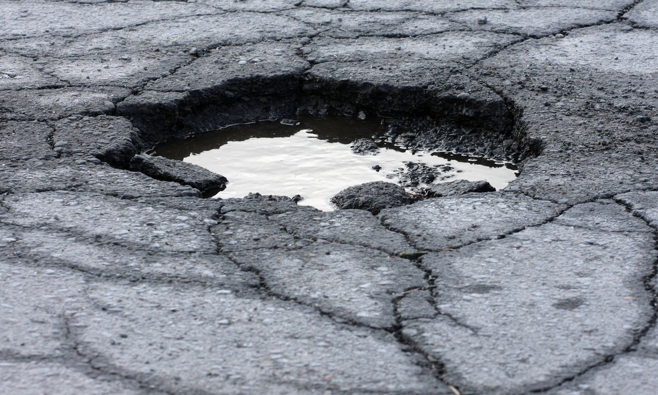 Naprawił drogę, dostał za to grzywnę. Włoch wygrał w sądzie z gminą