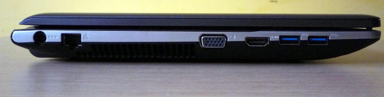 Samsung 350V5C - ścianka lewa (zasilanie, LAN, VGA, HDMI, 2 x USB 3.0)