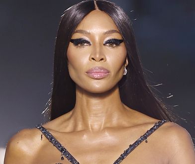 Wszyscy patrzyli tylko na nią. Tak Naomi Campbell paradowała po wybiegu