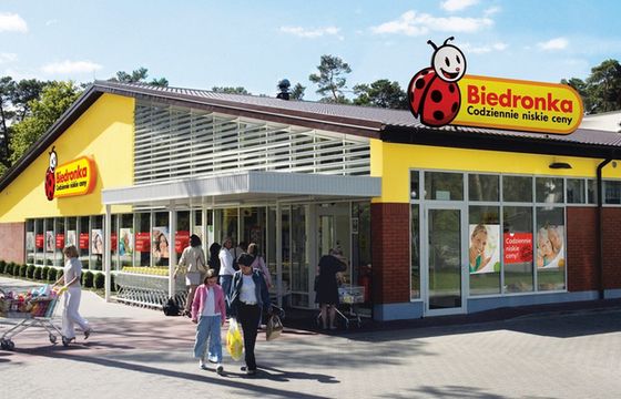 Sklepy Biedronka i Lidl będą czynne dłużej, część przez całą dobę