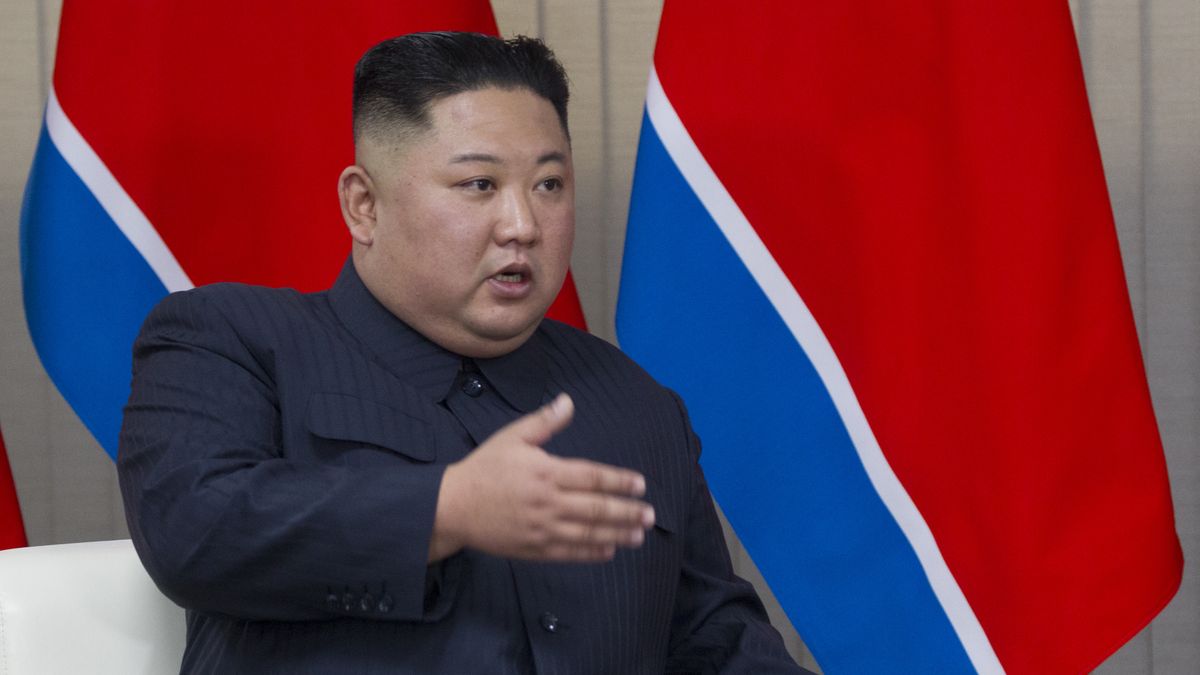 Kim Dzong Un zorganizował w poniedziałek potężną paradę wojskową