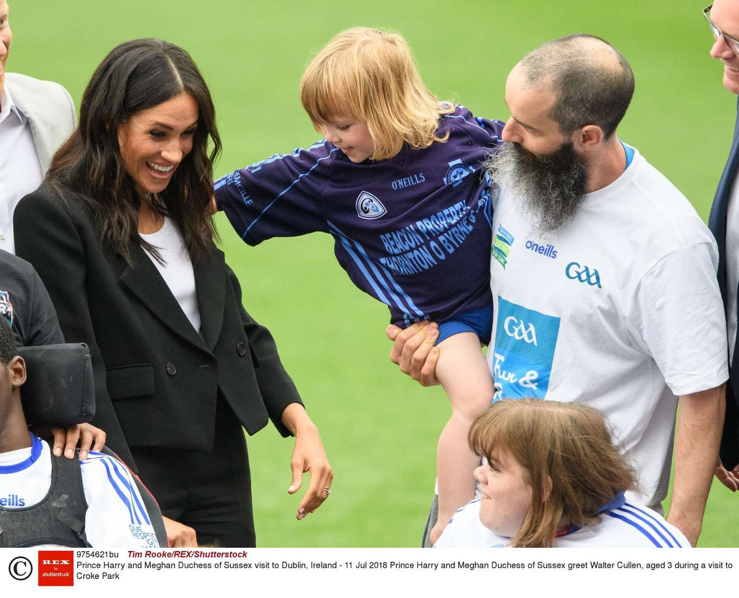 Książę Harry i Meghan Markle w Irlandii. 3-ltni Walter Cullen złapał księżną za włosy