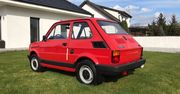 Na sprzedaż trafił w zasadzie nowy fiat 126p. Entuzjazm kolekcjonerów studzi cena