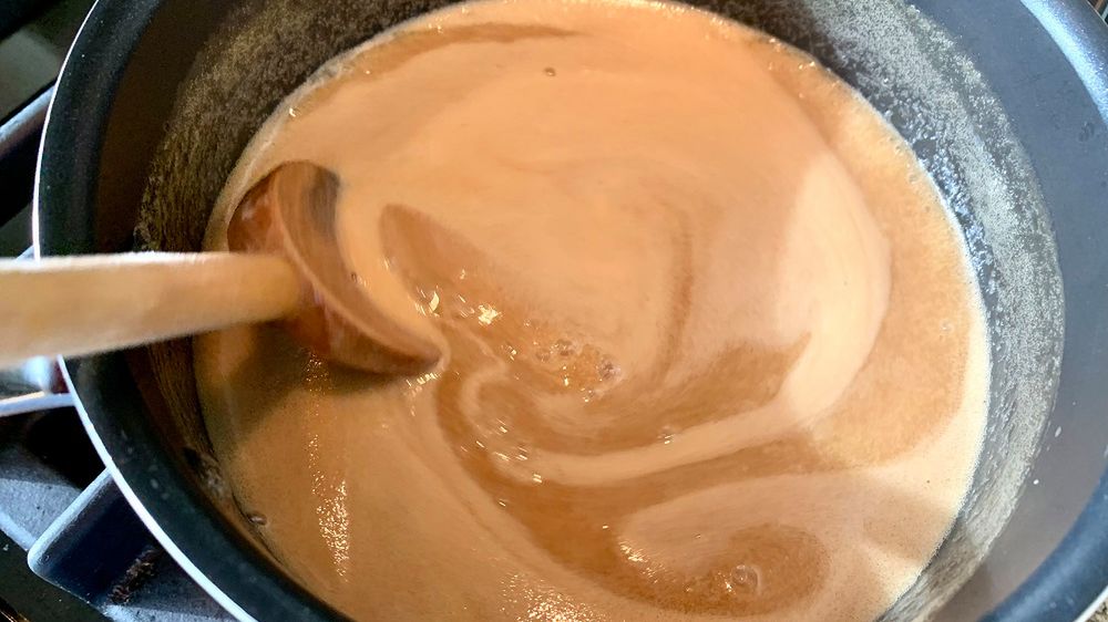 Glutaminian sodu znajduje się w gotowych sosach, zupach instant i kostkach rosołowych