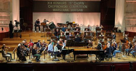 Nocne kolejki do filharmonii. Chcą dostać się na Konkurs Chopinowski