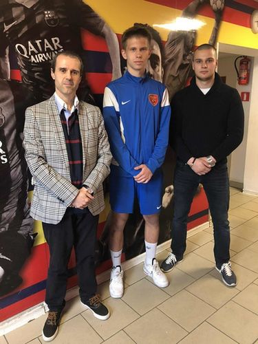 Na zdjęciu: Artemijus Tutyskinas (na środku)